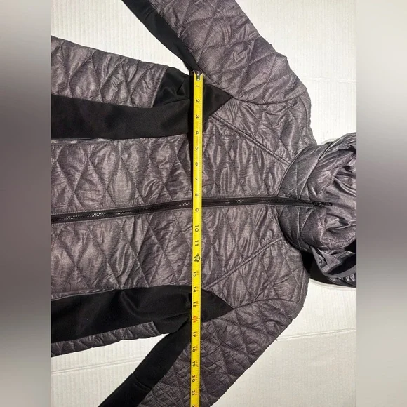 Guess Women’s Gray & Black Quilted Puffer Light Jacket Sz Large Hooded Full Zip - Picture 5 of 8